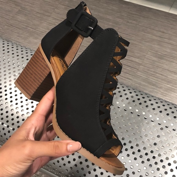 house of she Shoes - NWT - Black Cutout Peep Toe Heels